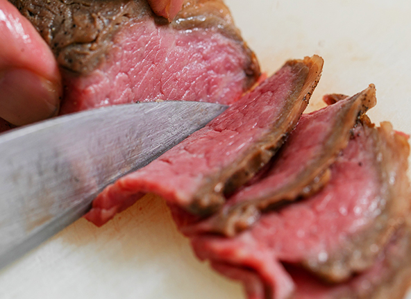 肉カットシーン